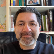 Gustavo Flores headshot